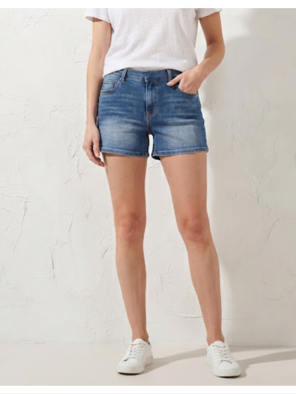 Indigo Rein Blue Stretchy Denim Shorts Size 11/29